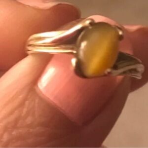 Solid 10k gold genuine cat’s eye ring marked size 6.
